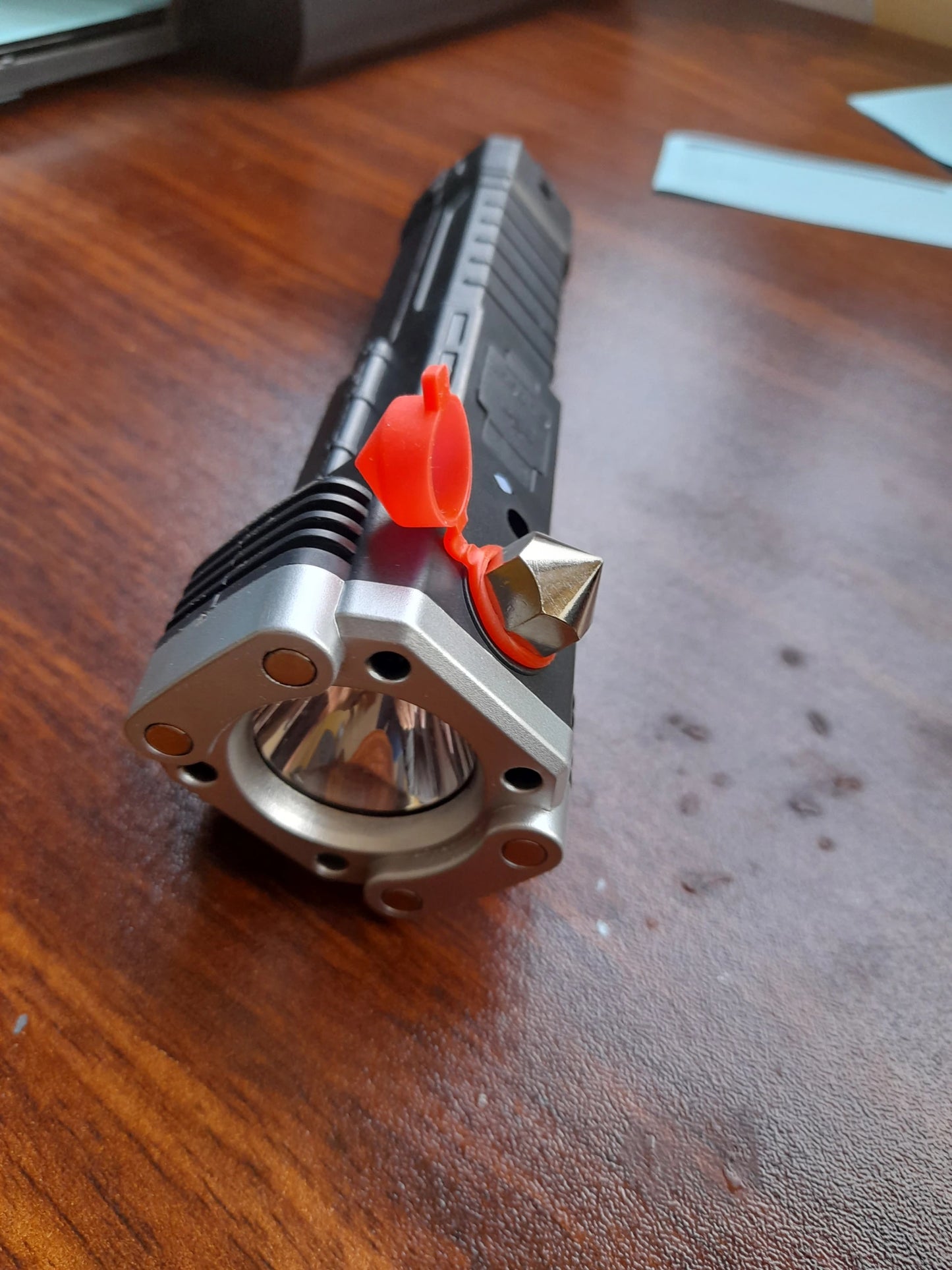 Linterna Indestructible 5 en 1 - ULTRA POTENTE